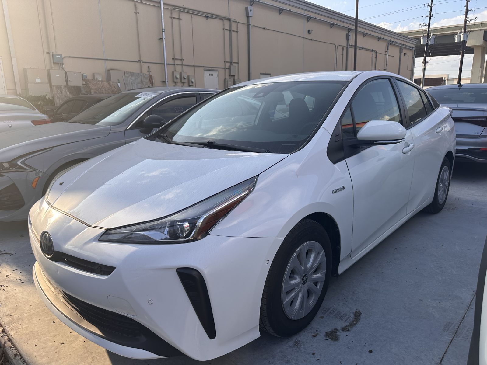 2021 Toyota Prius LE's photo