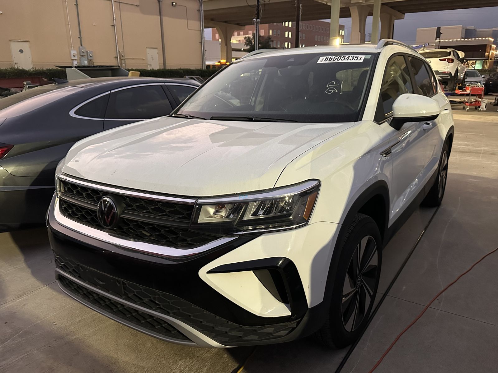 2024 Volkswagen Taos SE's photo